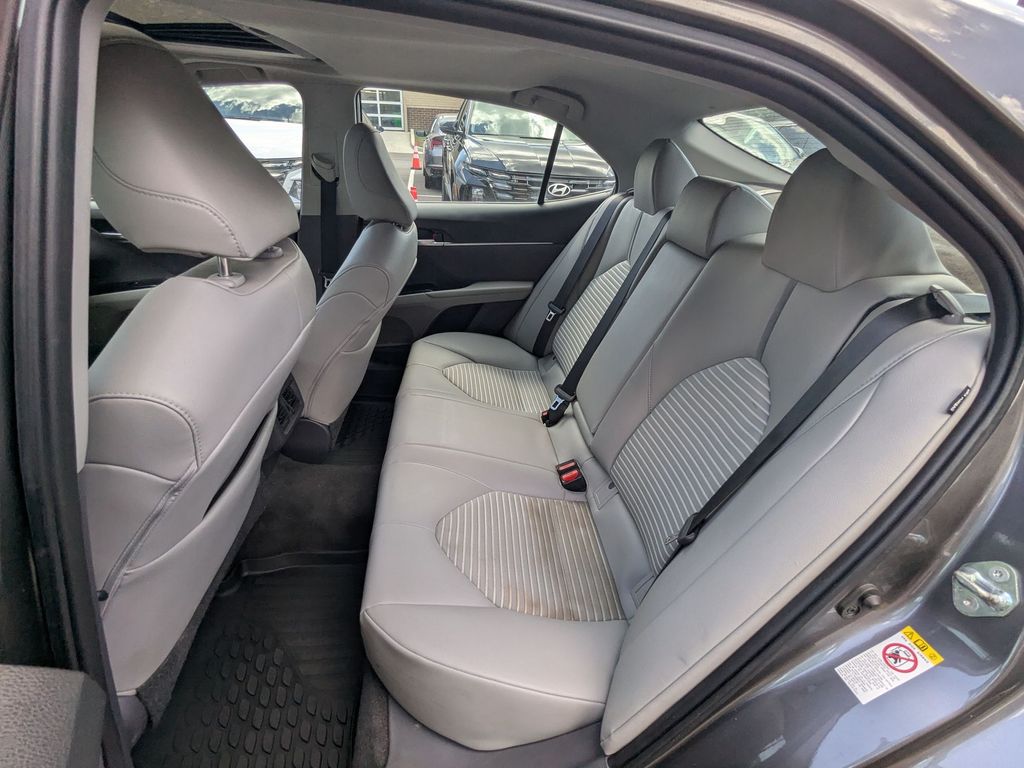 2019 Toyota Camry SE - Photo 20