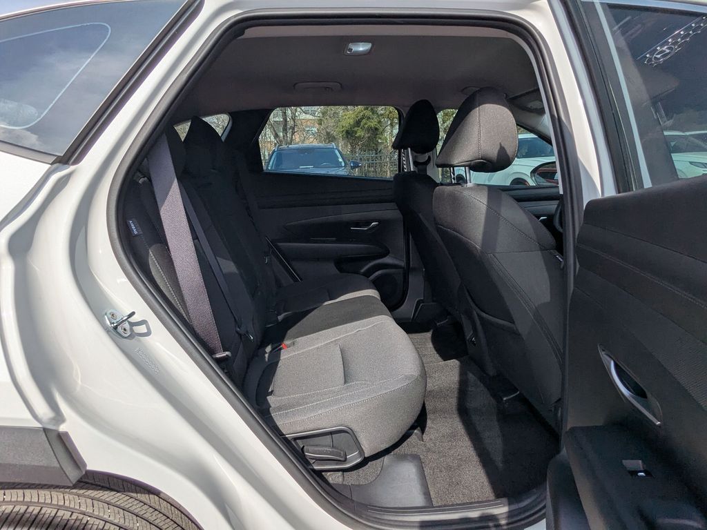 2025 Hyundai Tucson SE - Photo 19