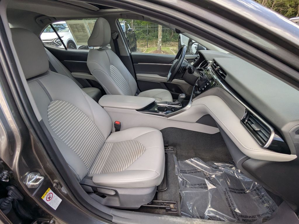 2019 Toyota Camry SE - Photo 22