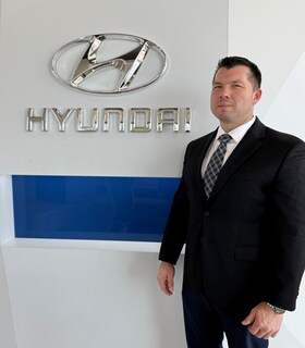 Staff member David Layton from ID_839459