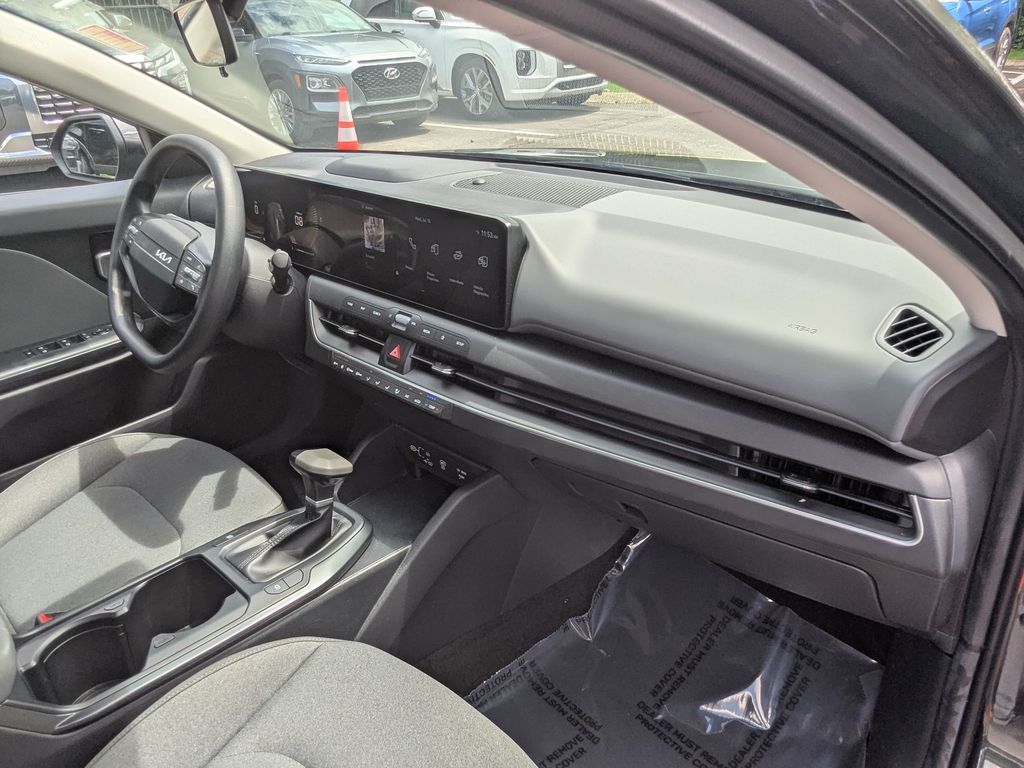 2025 Kia K4 LX - Photo 21