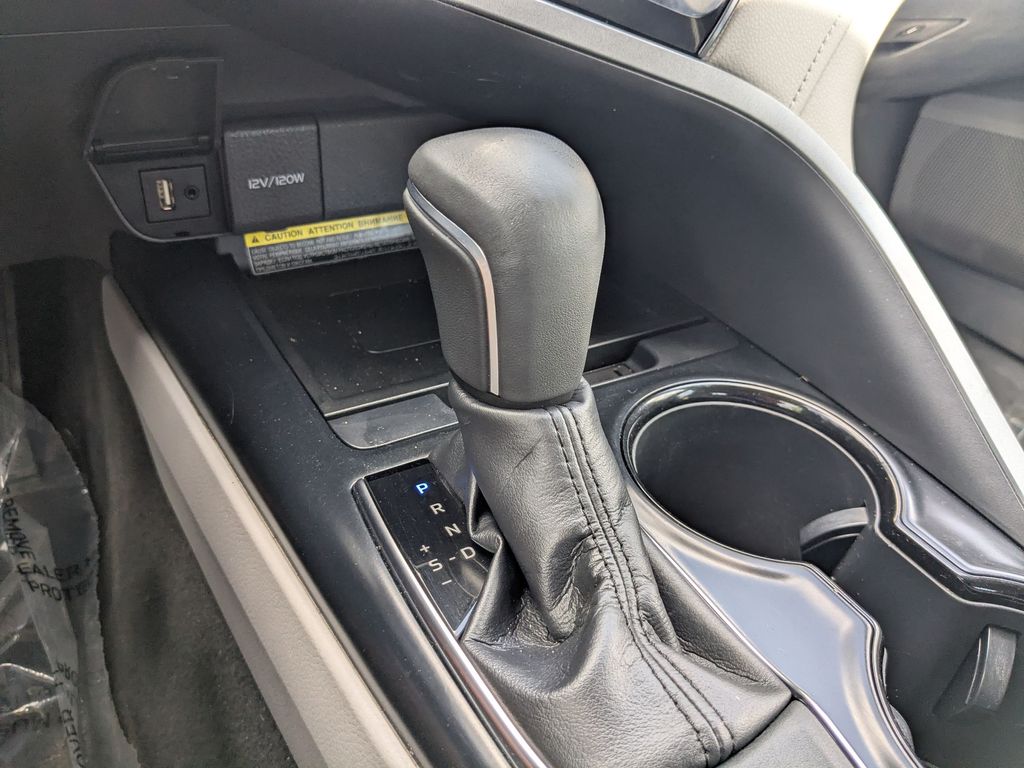 2019 Toyota Camry SE - Photo 12