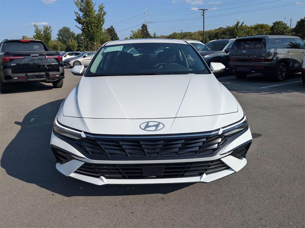 2025 Hyundai Elantra Limited photo 2