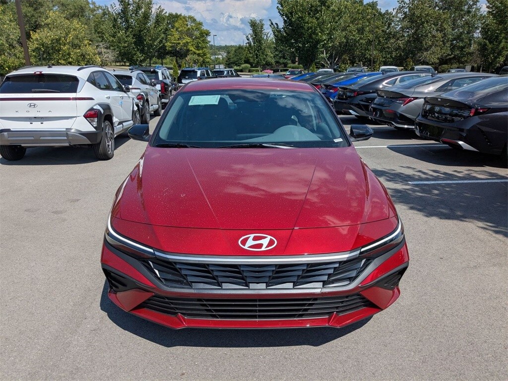 2025 Hyundai Elantra SEL Sport photo 2