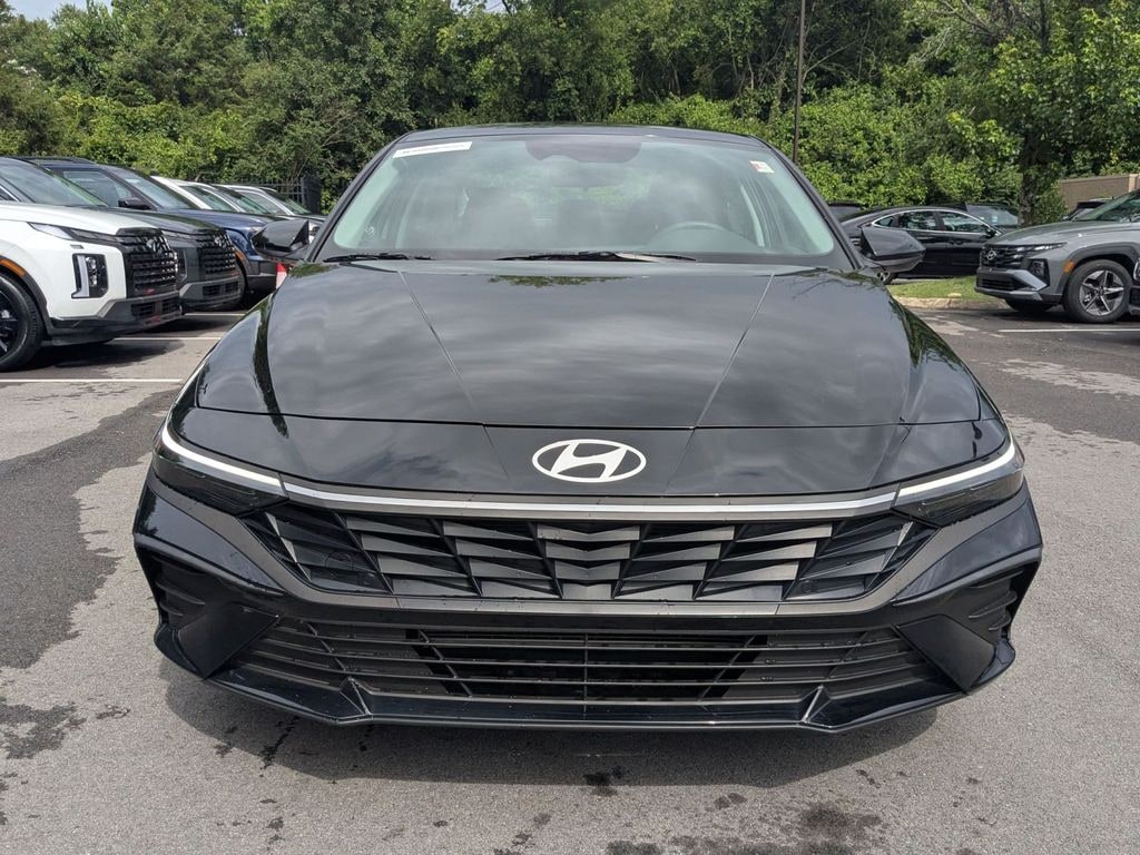 Certified 2025 Hyundai Elantra SE Sedan