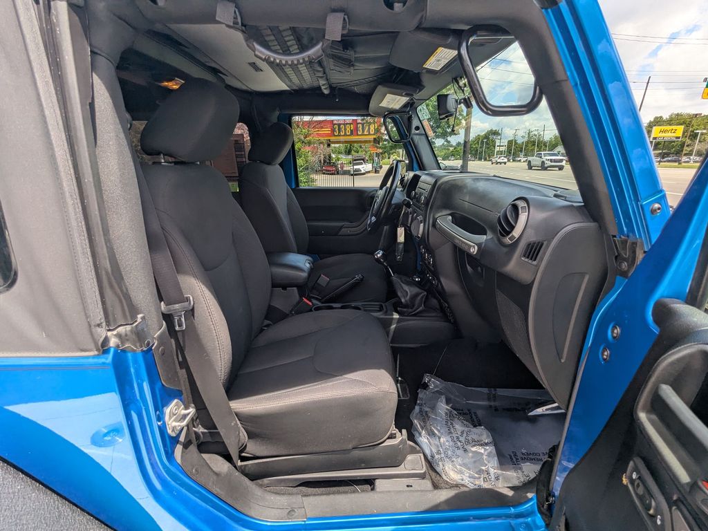 2016 Jeep Wrangler Willys Wheeler - Photo 20