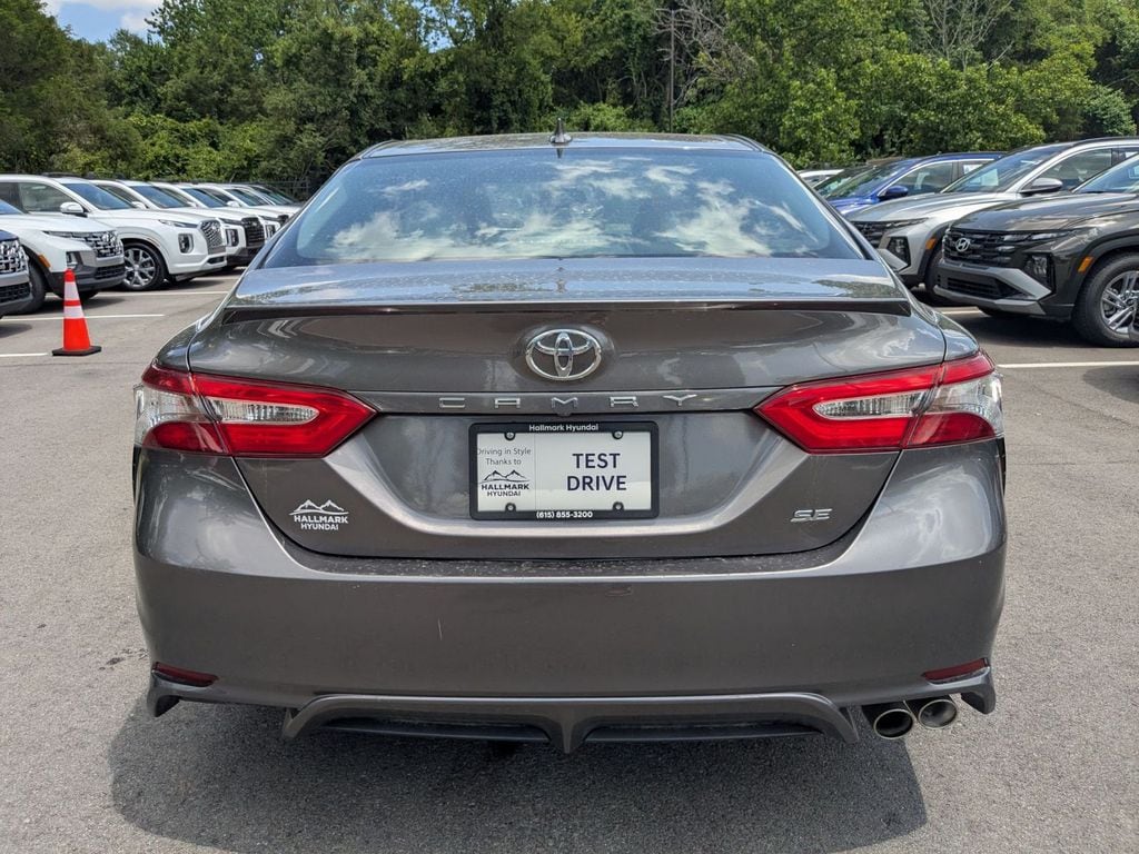 2019 Toyota Camry SE - Photo 7