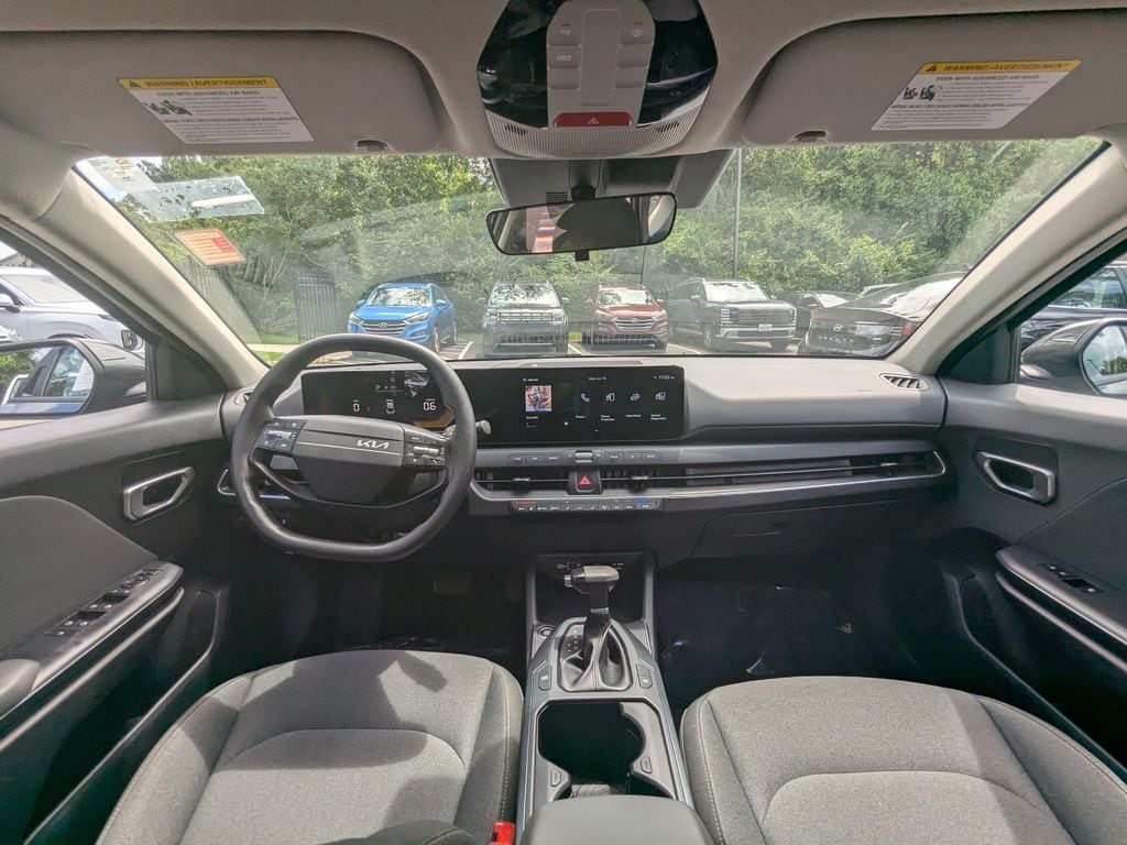 2025 Kia K4 LX - Photo 17
