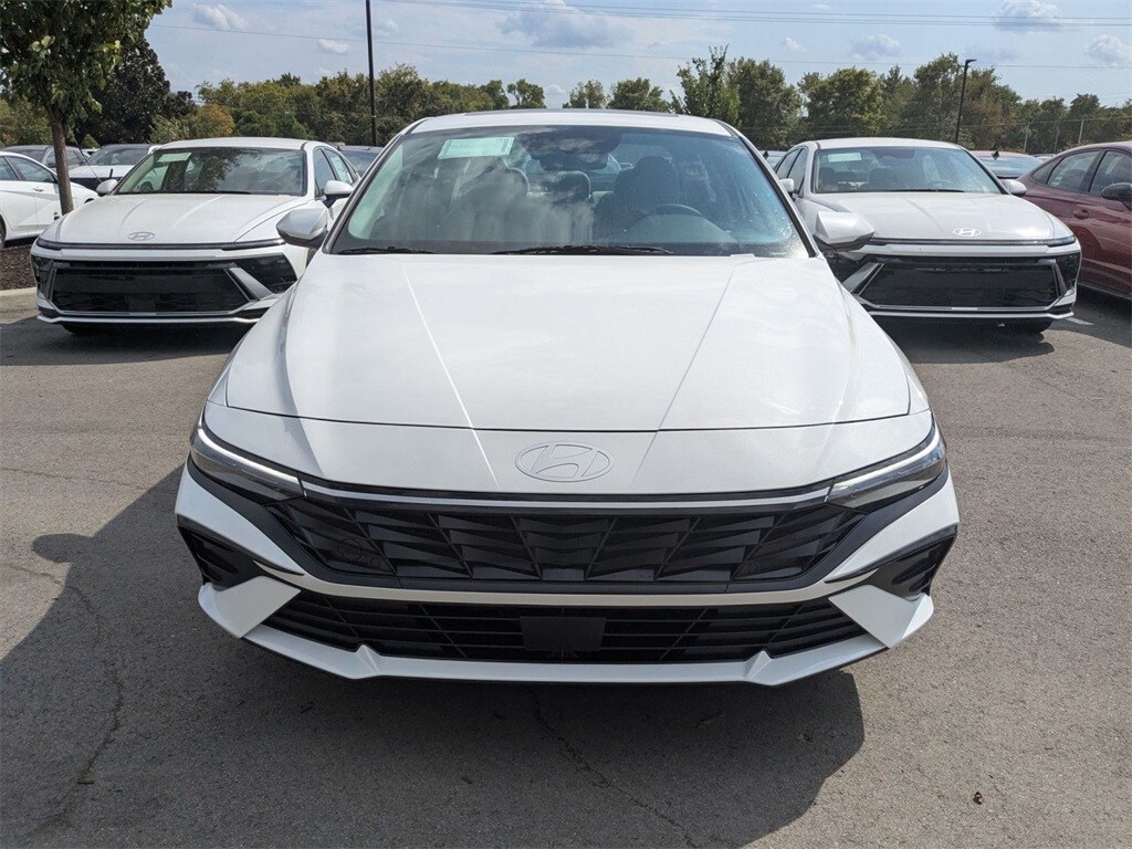 2025 Hyundai Elantra Limited photo 2