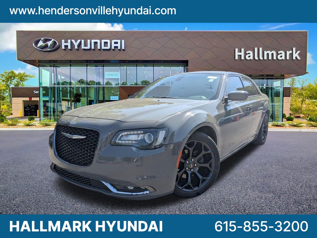 2019 Chrysler 300 S's photo