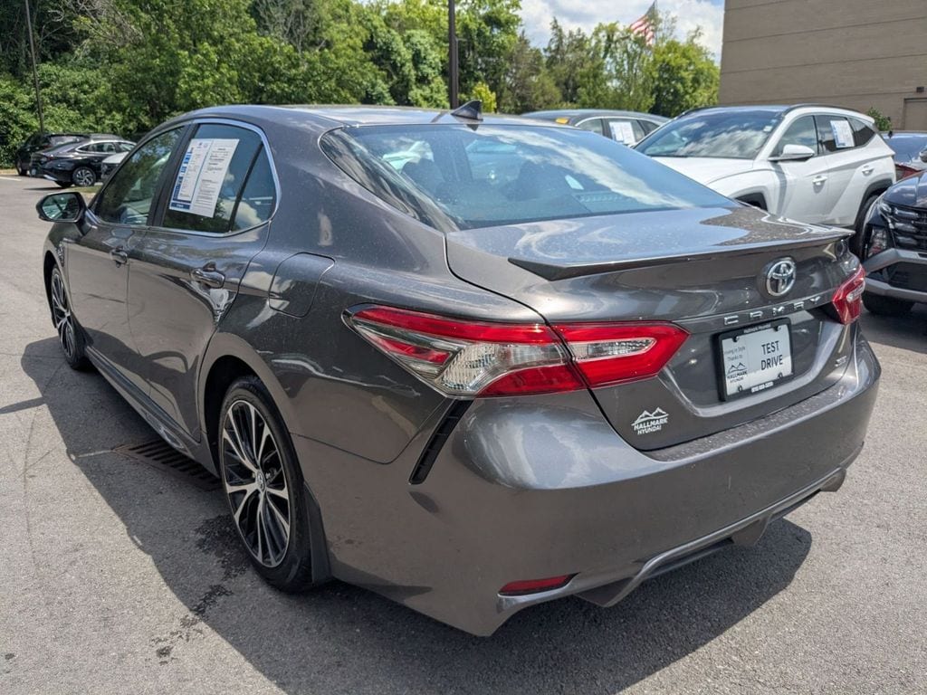 2019 Toyota Camry SE - Photo 8