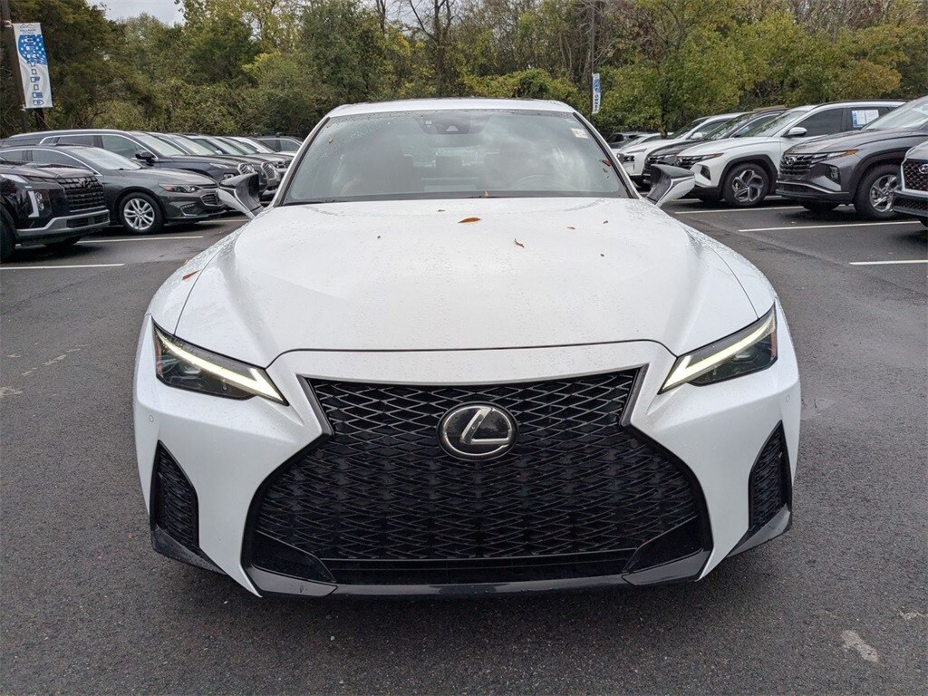 2022 Lexus IS 350 F SPORT photo 2