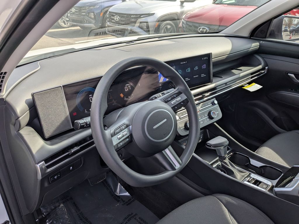 2025 Hyundai Tucson SE - Photo 10