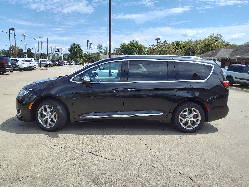 Used 2017 Chrysler Pacifica Limited with VIN 2C4RC1GG0HR709004 for sale in Hendersonville, TN