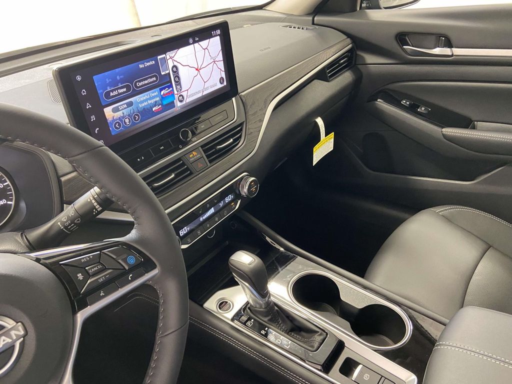 2025 Nissan Altima SL - Photo 17