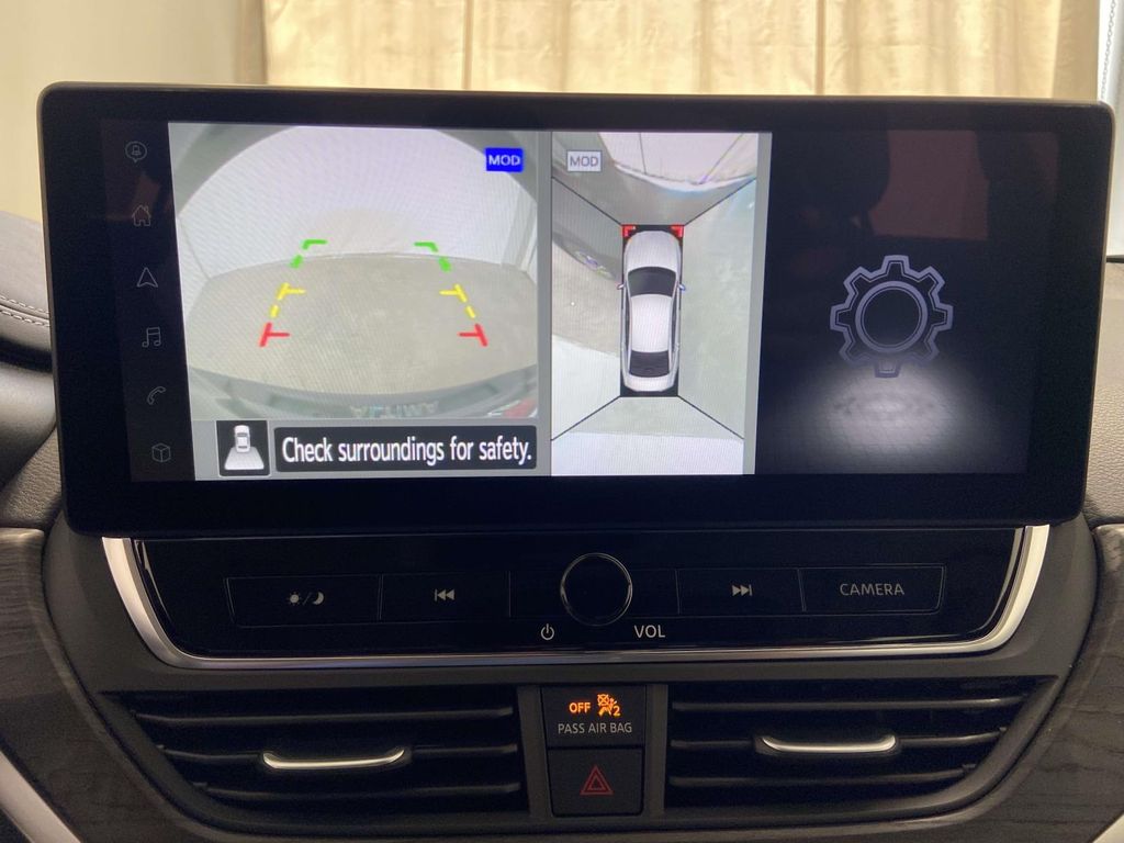 2025 Nissan Altima SL - Photo 13