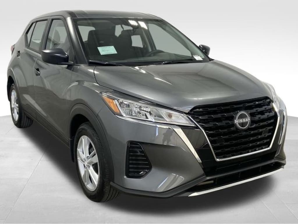 New 2025 Nissan Kicks Play S SUV