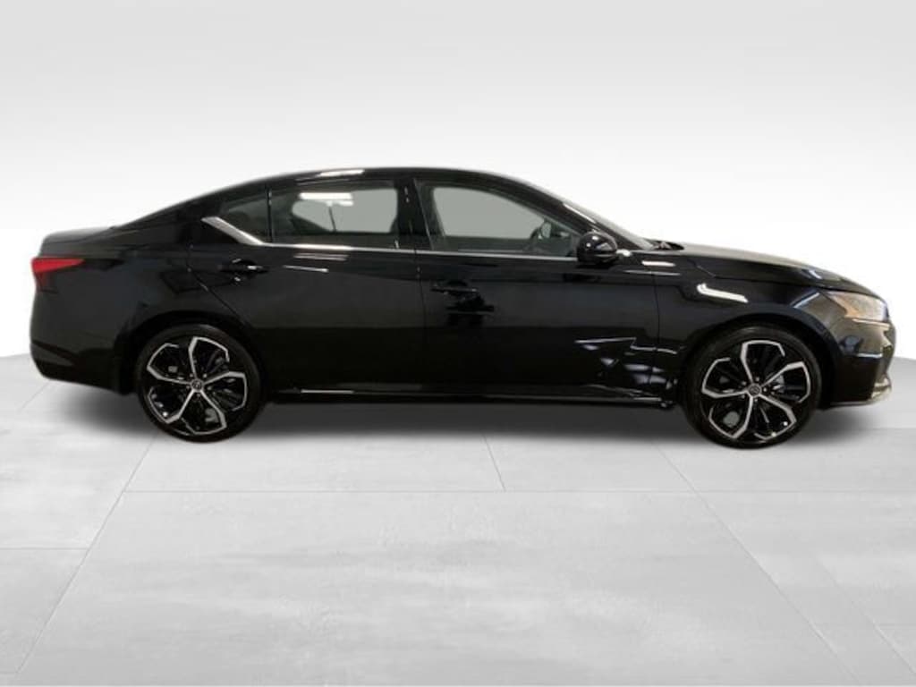 New 2025 Nissan Altima 2.5 SR Sedan