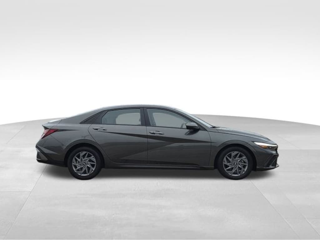 Used 2024 Hyundai Elantra SEL Sedan