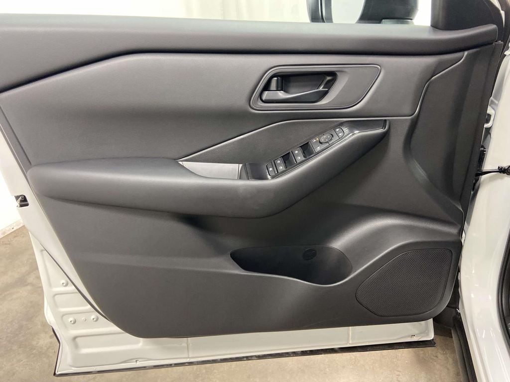 2026 Nissan Rogue S - Photo 9