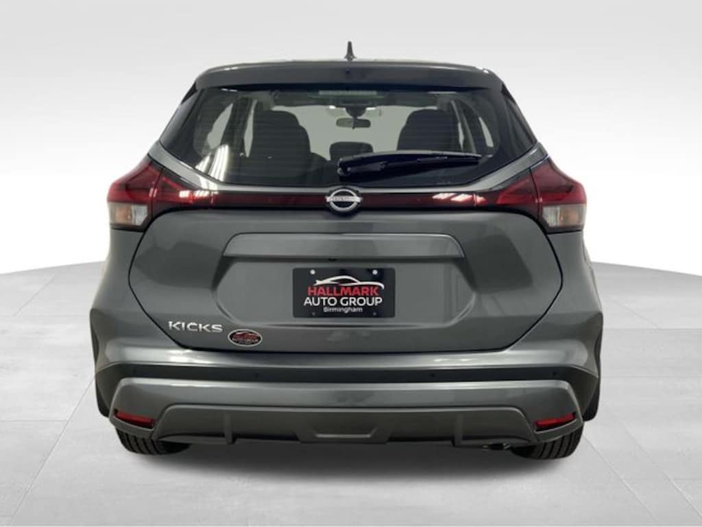 New 2025 Nissan Kicks Play S SUV