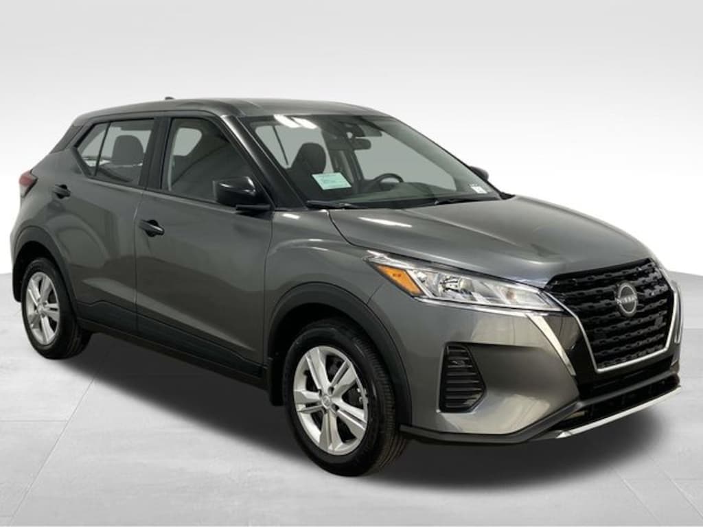 New 2025 Nissan Kicks Play S SUV