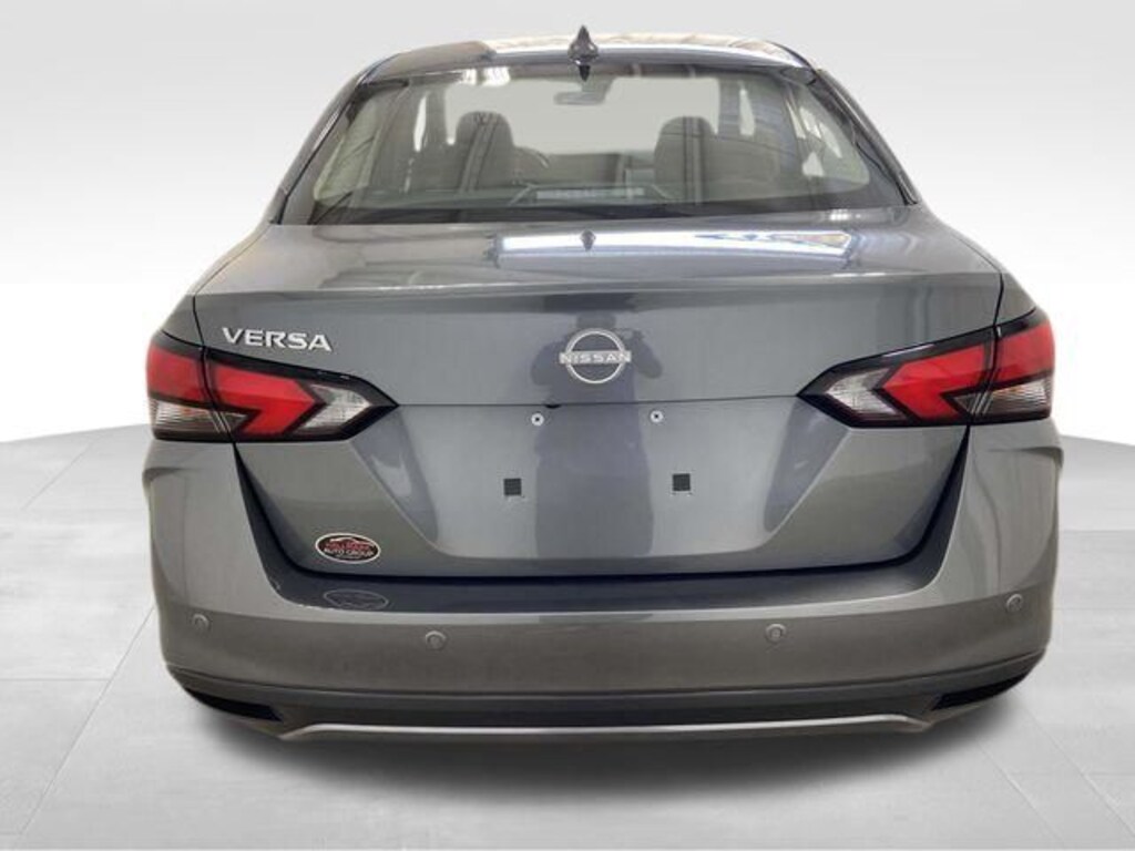 New 2025 Nissan Versa 1.6 SV Sedan