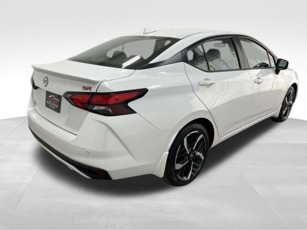 New 2025 Nissan Versa 1.6 SR Sedan