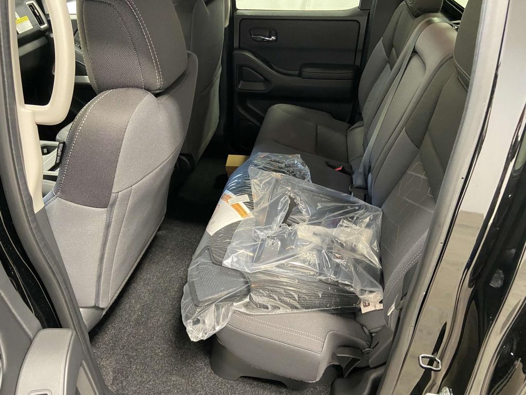 2025 Nissan Frontier SV - Photo 8