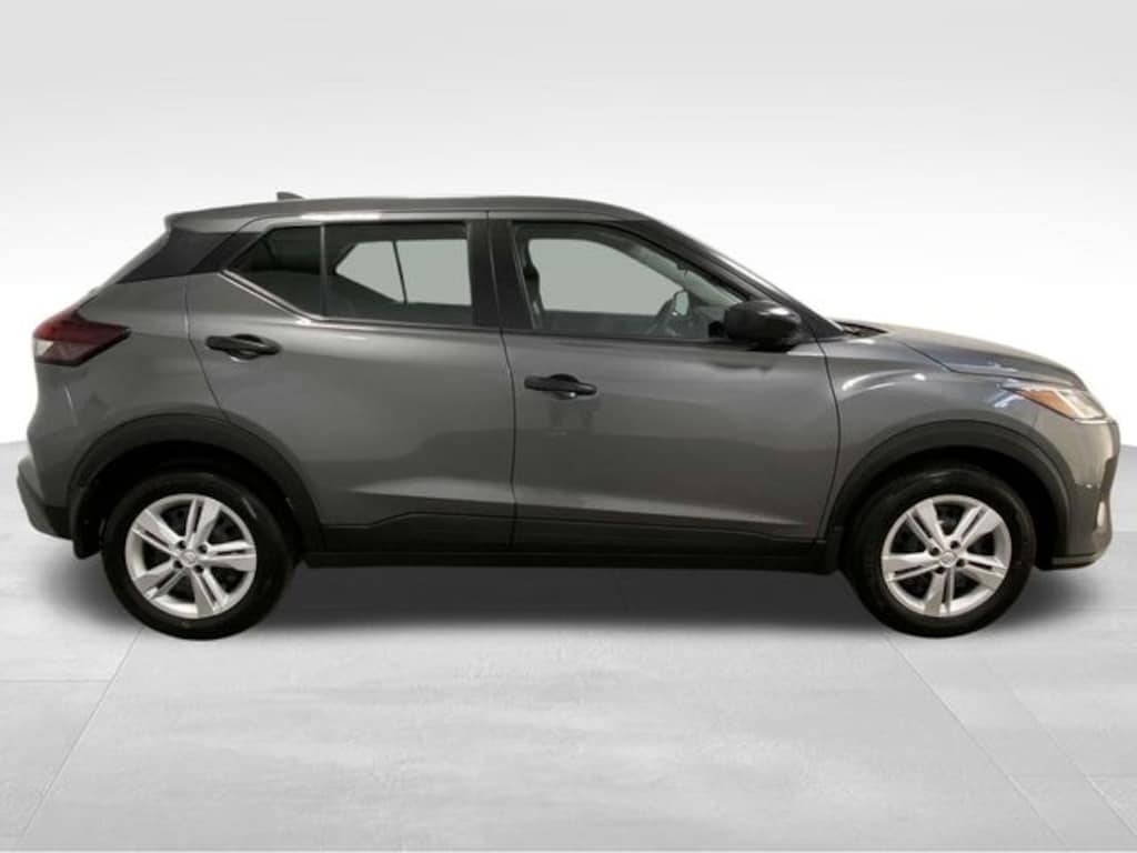 New 2025 Nissan Kicks Play S SUV