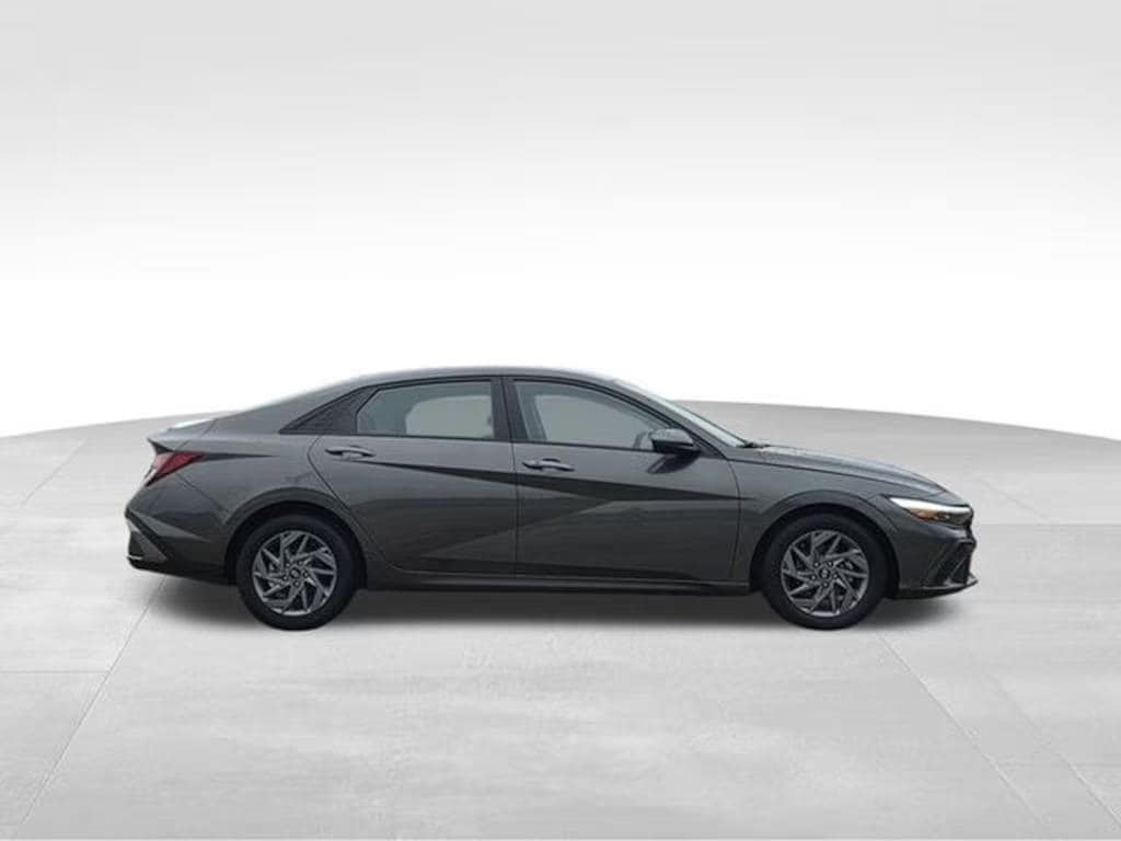 Used 2024 Hyundai Elantra SEL Sedan