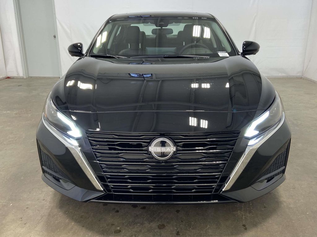 2025 Nissan Altima SL - Photo 6