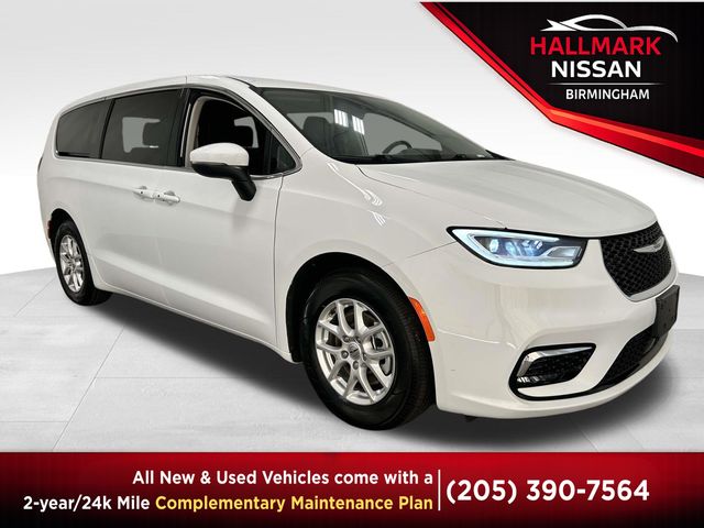 2023 Chrysler Pacifica Touring L's photo