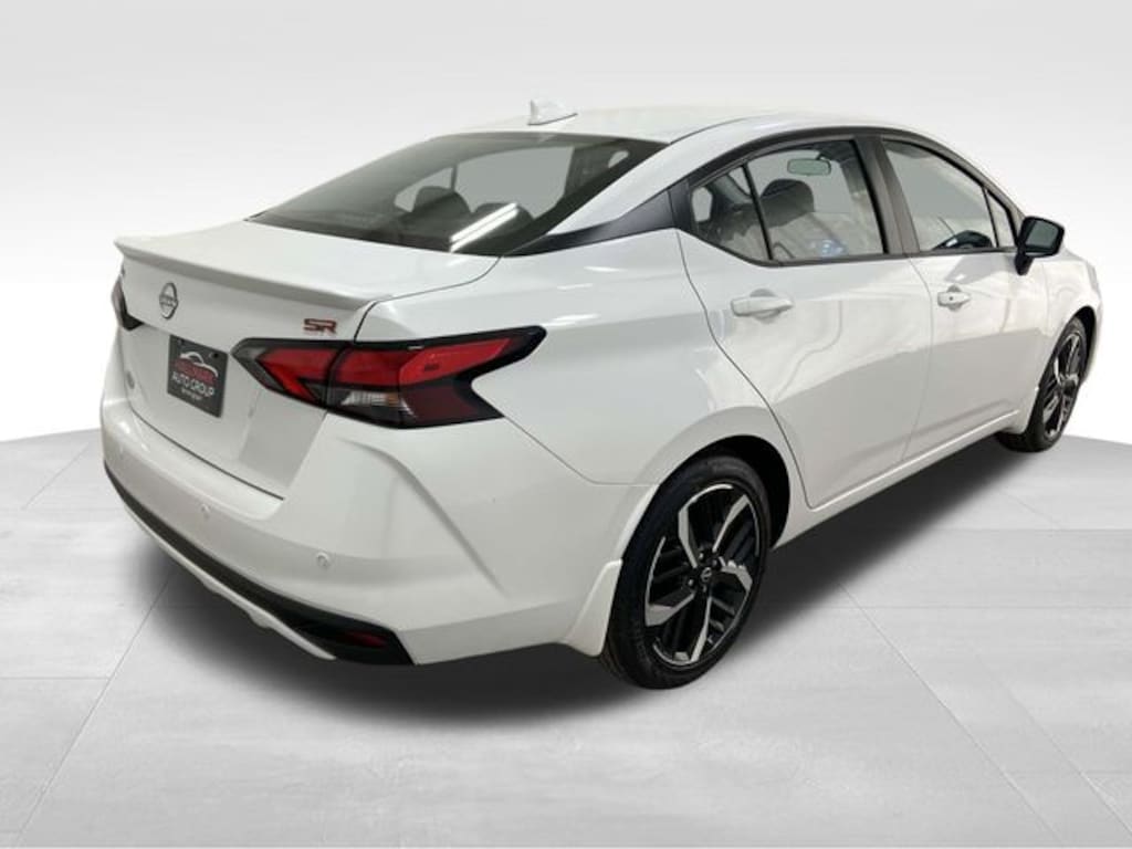 New 2025 Nissan Versa 1.6 SR Sedan