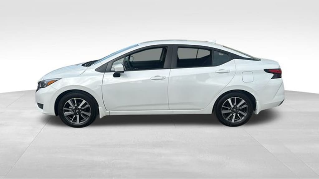 New 2025 Nissan Versa 1.6 SV Sedan