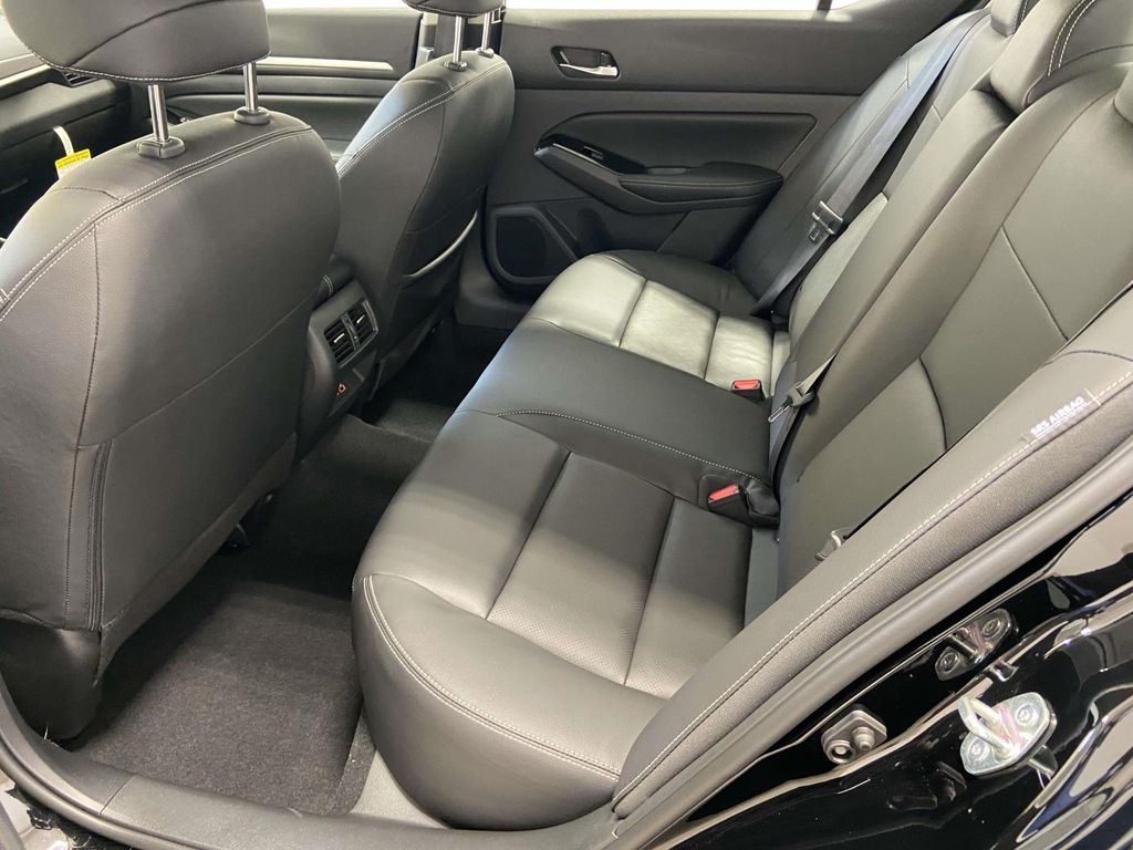2025 Nissan Altima SL - Photo 11