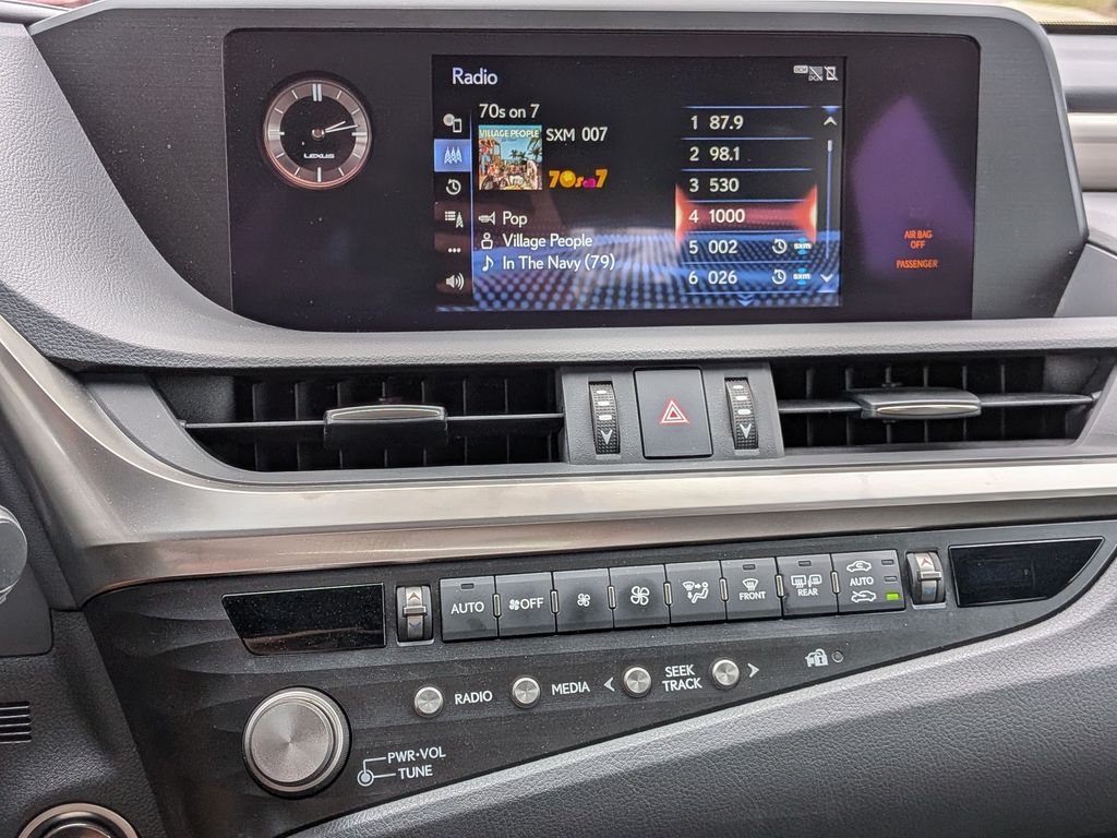 2021 Lexus ES F SPORT - Photo 13