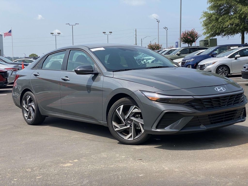 Used 2025 Hyundai Elantra SEL Sport Sedan