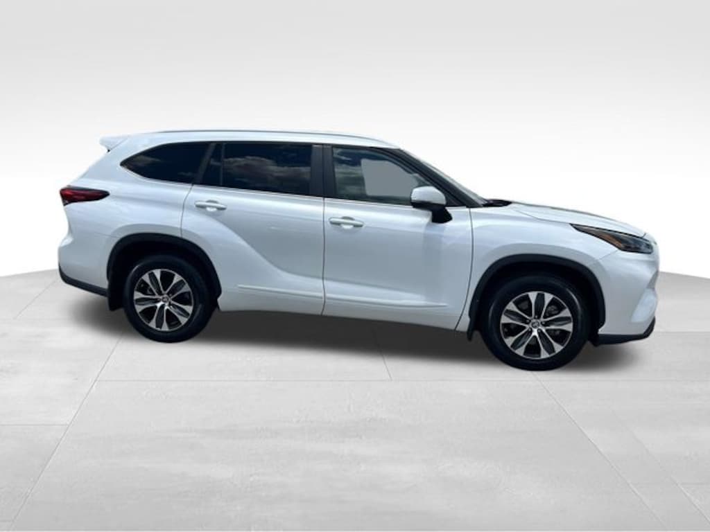 Used 2023 Toyota Highlander XLE SUV