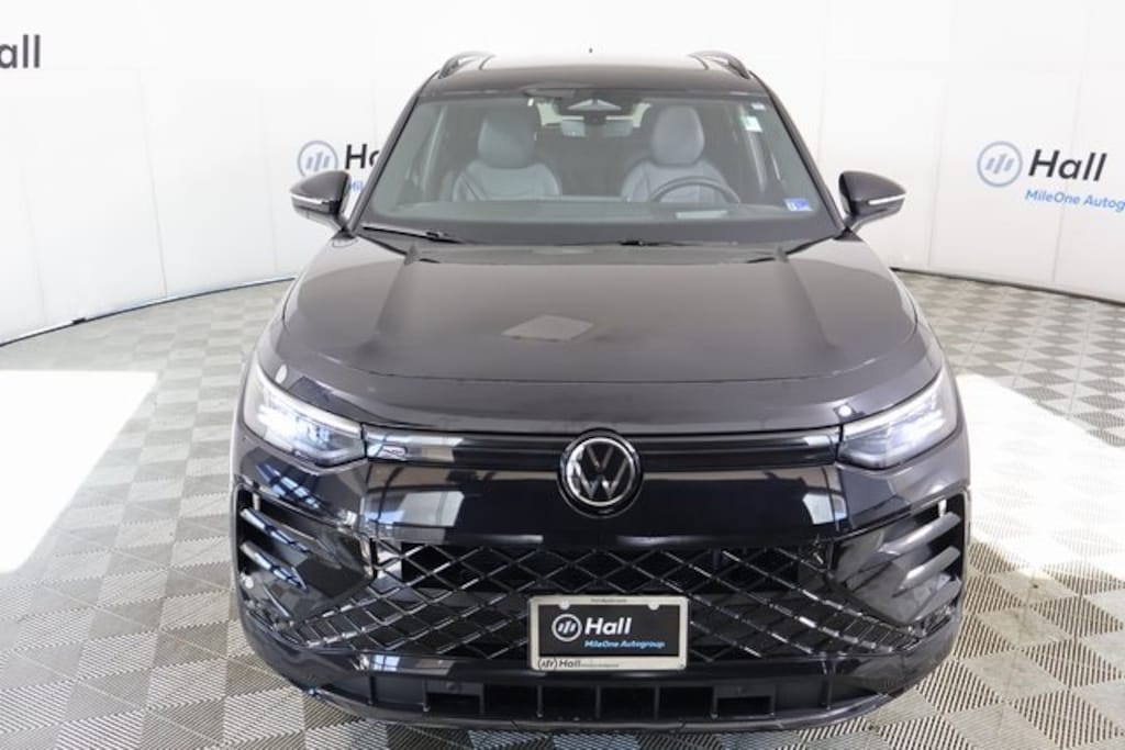 Used 2025 Volkswagen Tiguan 2.0T SE R-Line Black SUV