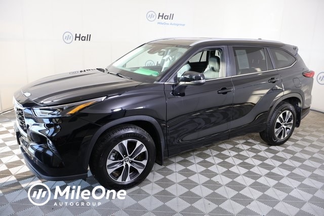 2023 Toyota Highlander XLE's photo