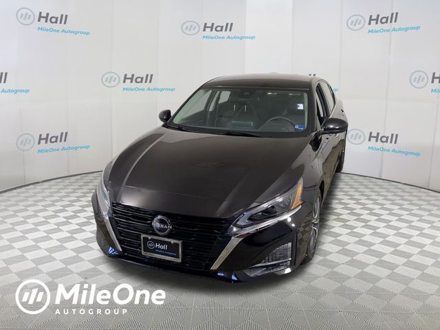 2023 Nissan Altima's photo