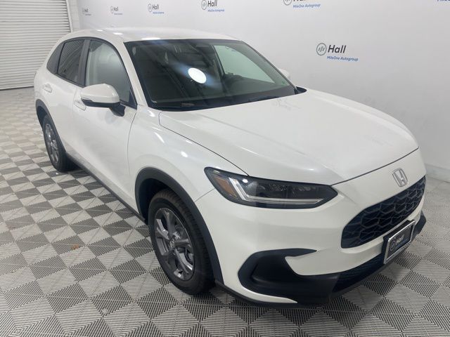 2026 Honda HR-V LX photo 3