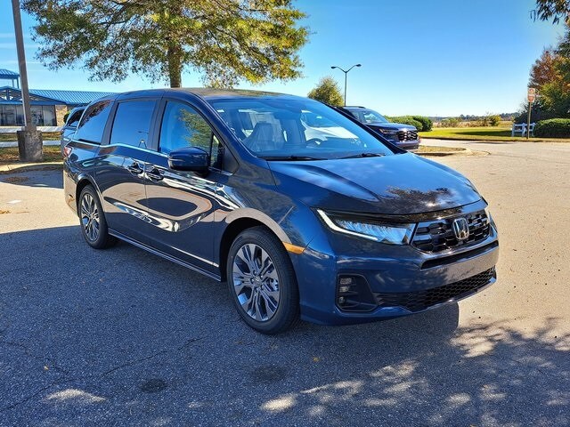 2026 Honda Odyssey Touring photo 2