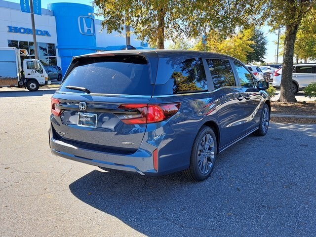 2026 Honda Odyssey Touring photo 3