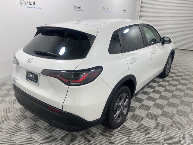 2026 Honda HR-V LX photo 2