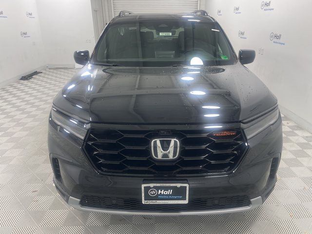 2025 Honda Pilot TrailSport photo 2