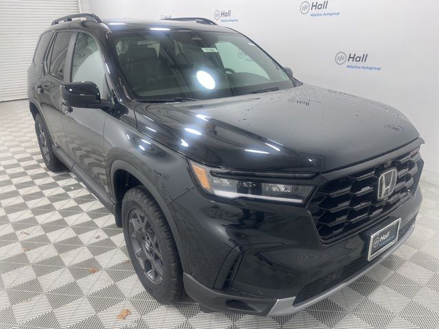 2025 Honda Pilot TrailSport photo 3