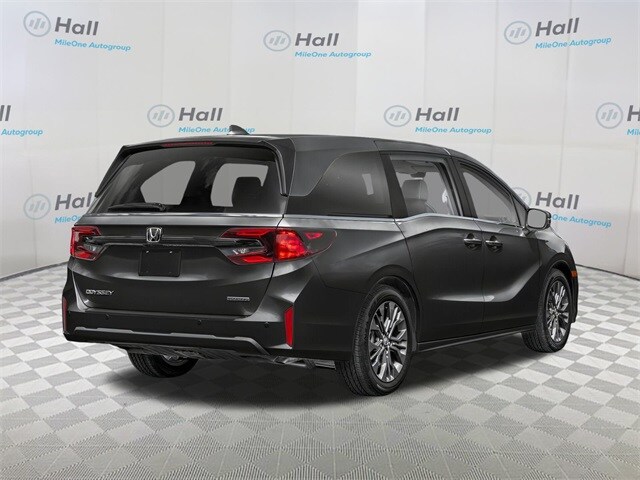 2026 Honda Odyssey Touring photo 2