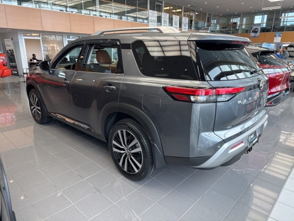 New 2025 Nissan Pathfinder Platinum SUV